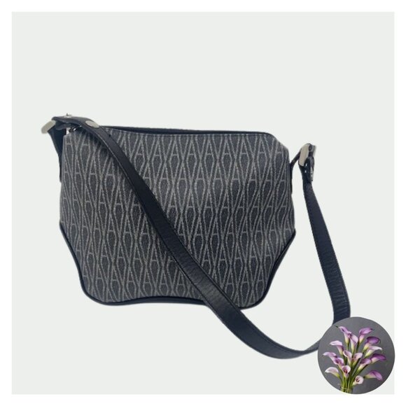 Adrienne Vittadini logo handbag - Picture 1 of 9